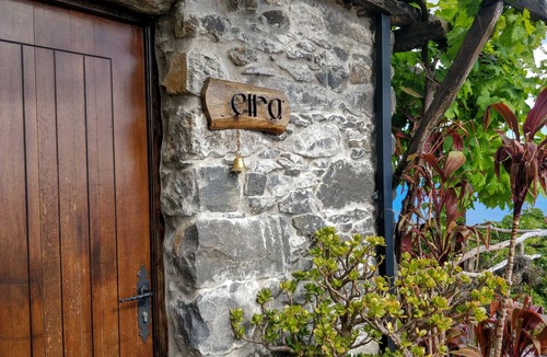 Arco da Calheta Cottage | Cottage Eira, charming getaway with Ocean View!
