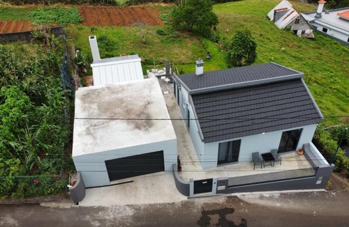Santana House | Cottagee Grandpa Silva