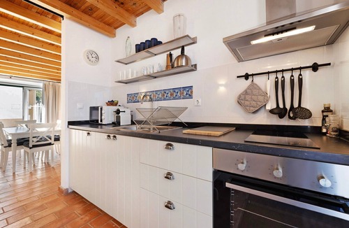 Donalda Villa | Country House "Daniel Cottage" with Mountain View, Shared Pool & Wi-Fi