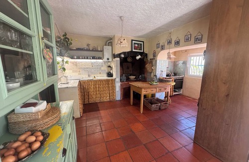 Loures Cottage | Country house near the city, peace and quiet, nature, a pool, and a spacious garden.