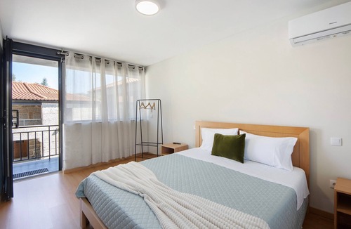 Rossas Villa | Country House 'Quinta De Ramil' with Mountain View, Wi-Fi and Air Conditioning