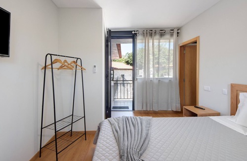 Rossas Villa | Country House 'Quinta De Ramil' with Mountain View, Wi-Fi and Air Conditioning