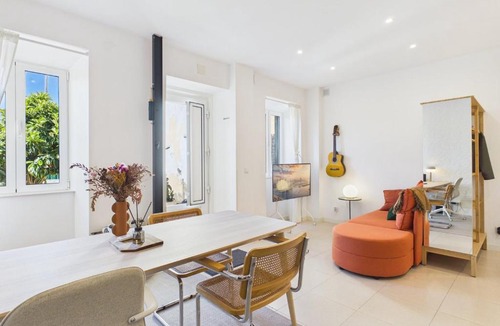 Cova da Piedade Apartment | Cozy 1BR w/AC & Shared Garden – Almada | By Airnest