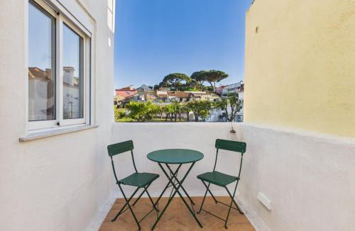 Cova da Piedade Apartment | Cozy 1BR w/AC, Terrace & Shared Garden – Almada | By Airnest