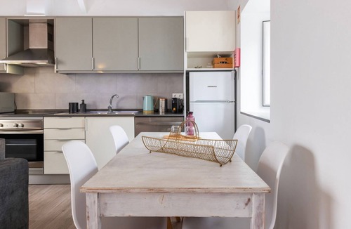 Eugaria House | Cozy 1BR with Patio Near Sintra by LovelyStay