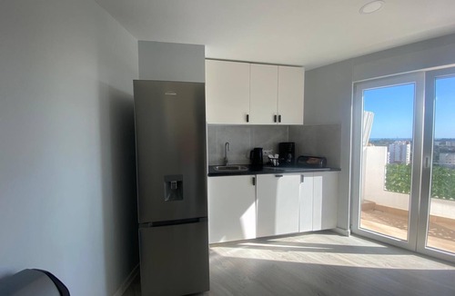 Portimao Apartment | Cozy 3-bedroom apartment with sea view