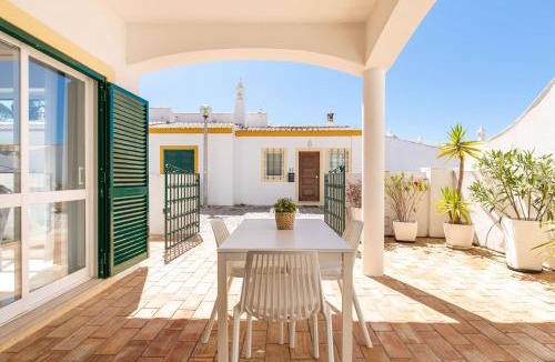 Praia da Luz Villa | Cozy and sunny villa just some steps from the sea