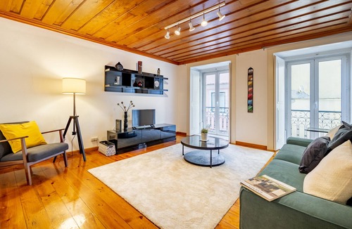 Encarnacao Apartment | Cozy Apartment in Historical Bairro Alto