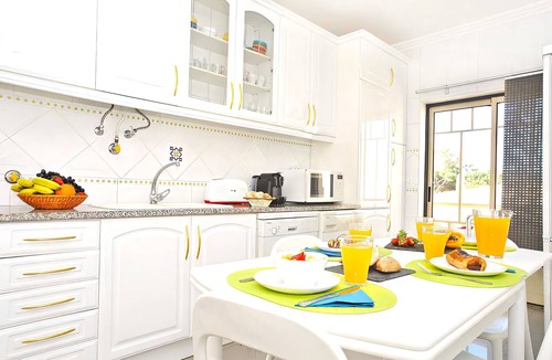Oura Apartment | Cozy Apartment w/Pool in Albufeira