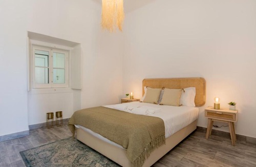 Carcavelos Apartment | Cozy Apartment with Patio near Carcavelos Beach