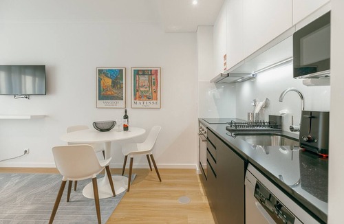 Bonfim Apartment | Cozy Bonfim 1 with Terrace by Hosty
