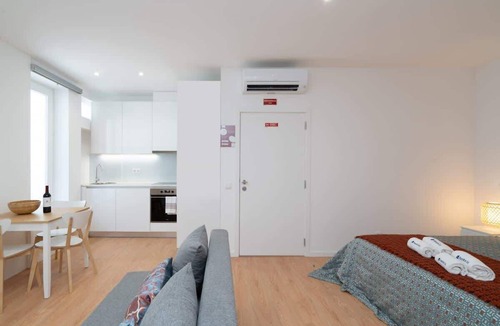 Vila Nova de Gaia Apartment | Cozy Bright Studio | Gaia by HostWise