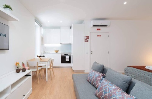 Vila Nova de Gaia Apartment | Cozy Bright Studio | Gaia by HostWise