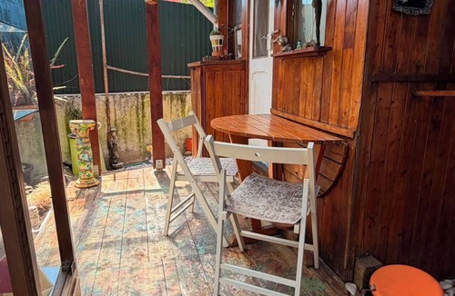 Cacilhas Cabin | Cozy cabin with garden in Almada, near the ferry to Lisbon.
