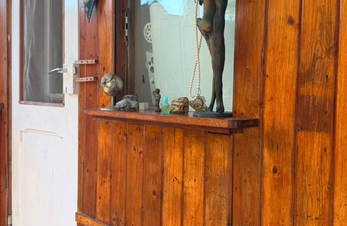 Cacilhas Cabin | Cozy cabin with garden in Almada, near the ferry to Lisbon.