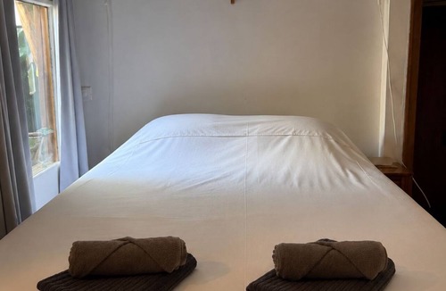 Cacilhas Cabin | Cozy cabin with garden in Almada, near the ferry to Lisbon.