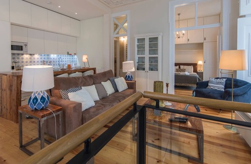 Se Apartment | Cozy Duplex Home in Alfama by LovelyStay