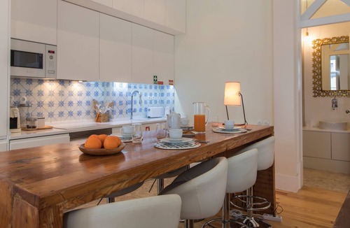 Se Apartment | Cozy Duplex Home in Alfama by LovelyStay