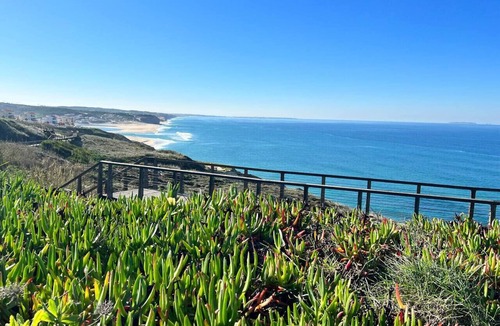 Foz do Arelho Apartment | Cozy getaway at Obidos lagoon & ocean