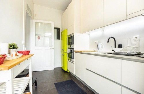 Paranhos Apartment | Cozy Home with Private Garden - A Peaceful Retreat