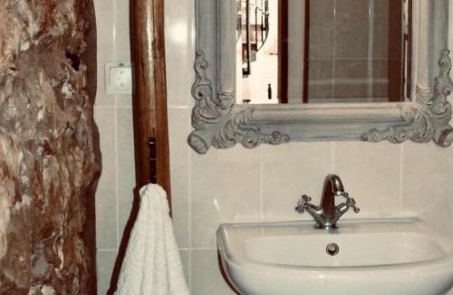 Vale da Lama House | Cozy House Sleeps 2 with Pet Friendly Option