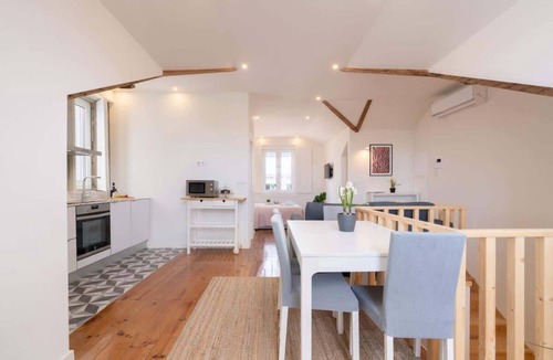Cedofeita Apartment | Cozy Modern Flat by HostWise