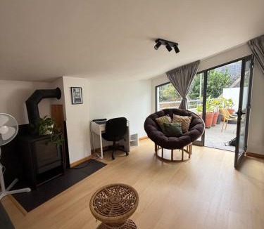 Santo Antonio Apartment | Cozy Studio & Patio in Funchal