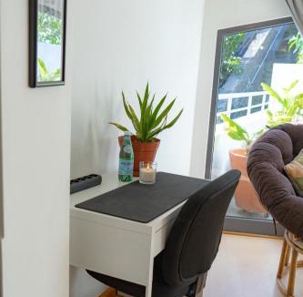 Santo Antonio Apartment | Cozy Studio & Patio in Funchal