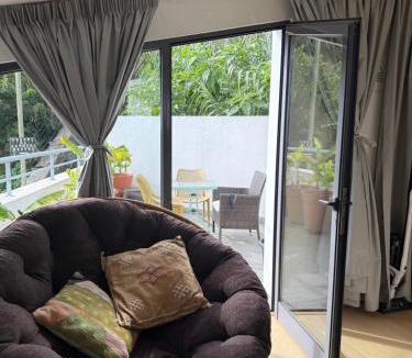 Santo Antonio Apartment | Cozy Studio & Patio in Funchal
