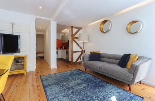 Sao Bento Apartment | Cozy & Stylish central apt in XIX century building