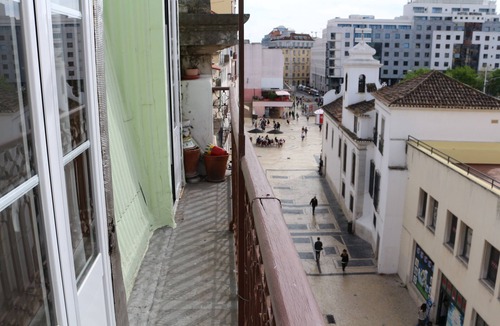 Mouraria Apartment | Cozy Vintage 3-Bedroom Apartment in Downtown Lisbon – Sleeps 7!