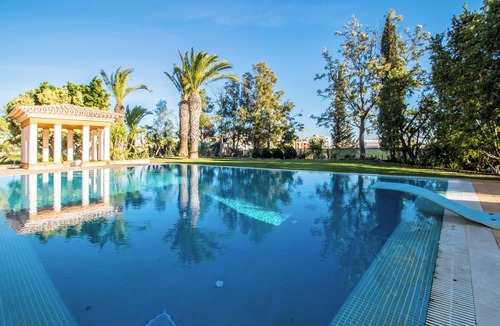 Correeira House | CYPRESS VILLA