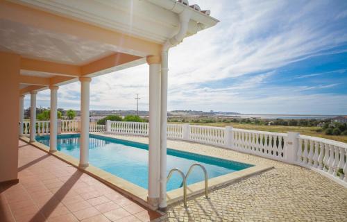 Alfarrobeira Villa | D08 - Bay View Villa in Vale da Lama