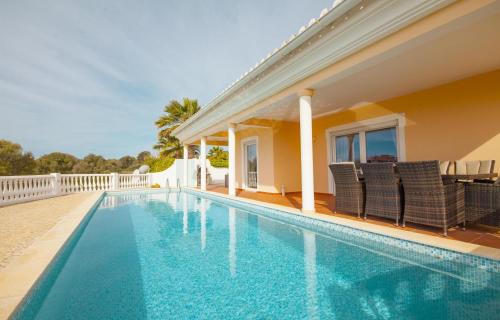 Alfarrobeira Villa | D08 - Bay View Villa in Vale da Lama