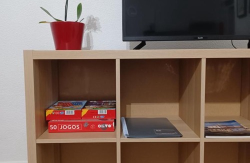 Lousa Apartment | De Cá - suite com acesso independente e kitchenette