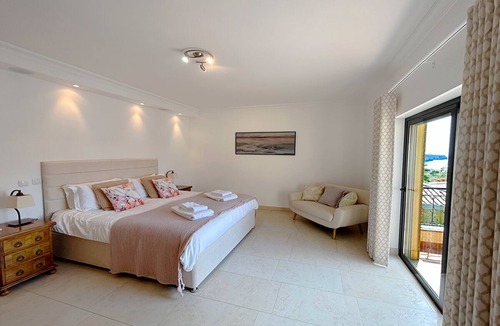 Porto de Mos House | Deluxe 3 Bedroom Villa w/Heated Pool, Walking distance to Beach, Wifi, A/C