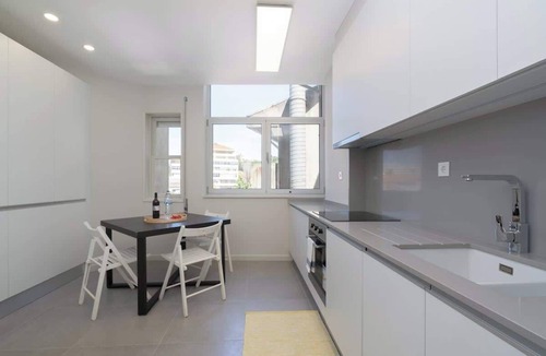 Cedofeita Apartment | Deluxe Bright Flats by HostWise