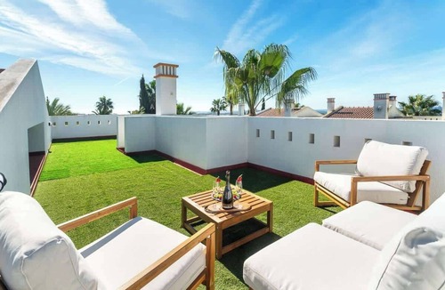 Alvor House | Deluxe House | Pool & Jacuzzi by HostWise