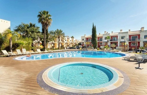 Alvor House | Deluxe House | Pool & Jacuzzi by HostWise