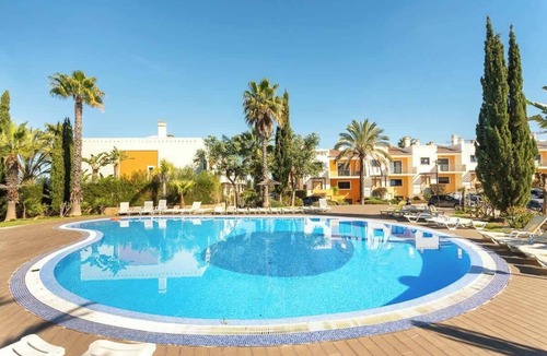 Alvor House | Deluxe House | Pool & Jacuzzi by HostWise