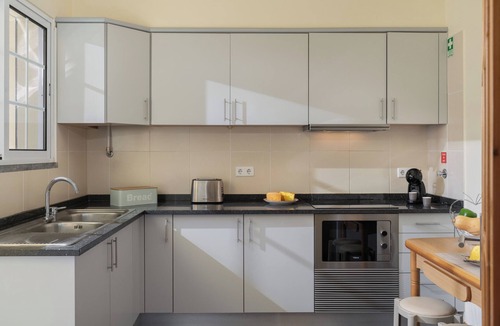 Santa Cruz House | Despertar do Sol – Cozy Home with Balcony