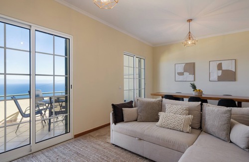 Santa Cruz House | Despertar do Sol – Cozy Home with Balcony