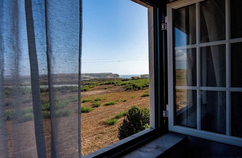 Torres Vedras House | Detached Beach House near Santa Cruz | Surf, Yoga & Ocean Views | Sleeps 8–10⁠