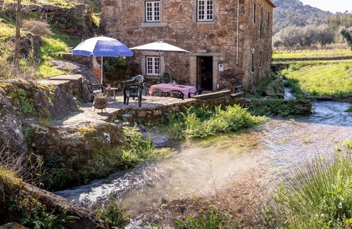 Fornelos House | Detached house (formerly a mill) with swimming pool in an idyllic location