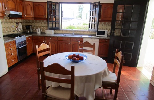 Quarteira Villa | Detached villa with private pool 1.5 km from Vilamoura marina