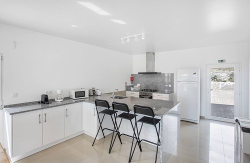 Lourinha Apartment | Diamond Room with Shared Pool, Terrace and Wi-Fi