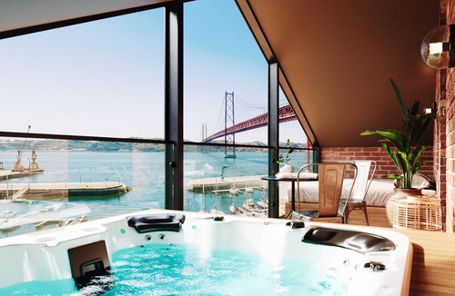 Alcantara Hotel | Docas Hotel Lisbon