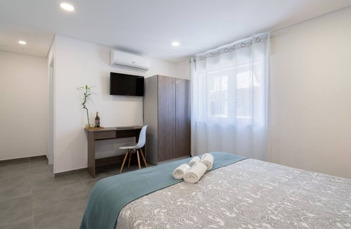 Arvore House | Double Room | Beachfront and Pool by HostWise Arvore