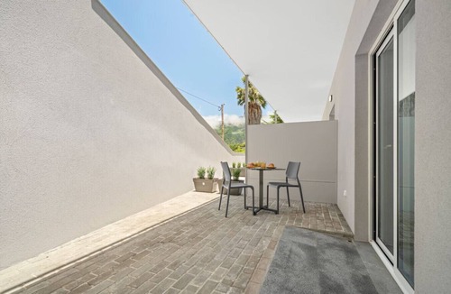 Sao Vicente House | Double Room with Terrace Q5