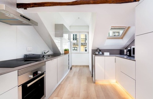 Baixa Apartment | Downtown Luxury Duplex | AC | Elevator | Wi-Fi